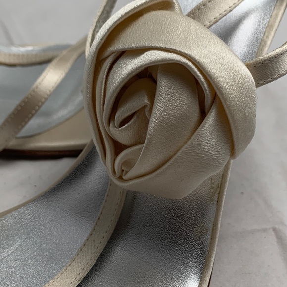 9.5 Stuart Weitzman Corsage ivory satin wedding - Picture 2 of 8